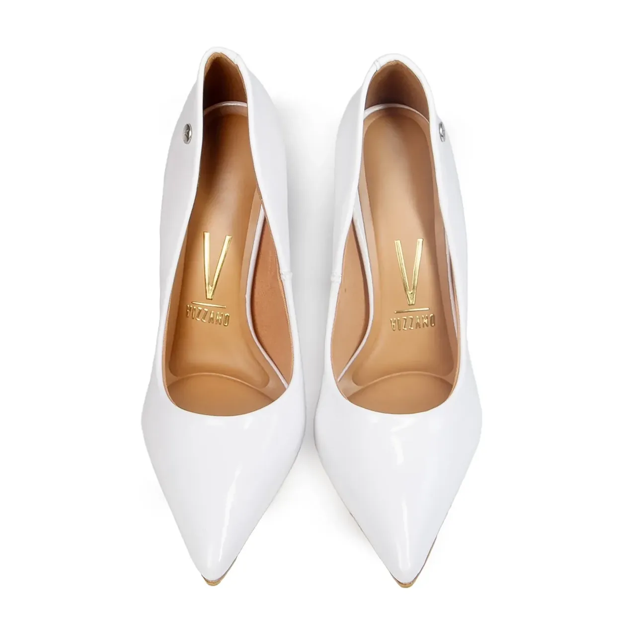 Scarpin feminino branco Vizzano com salto alto fino, destaque para acabamento e conforto